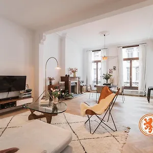 Appartement Traditional Chic, High Ceilings' Aircos And Garage, Anvers